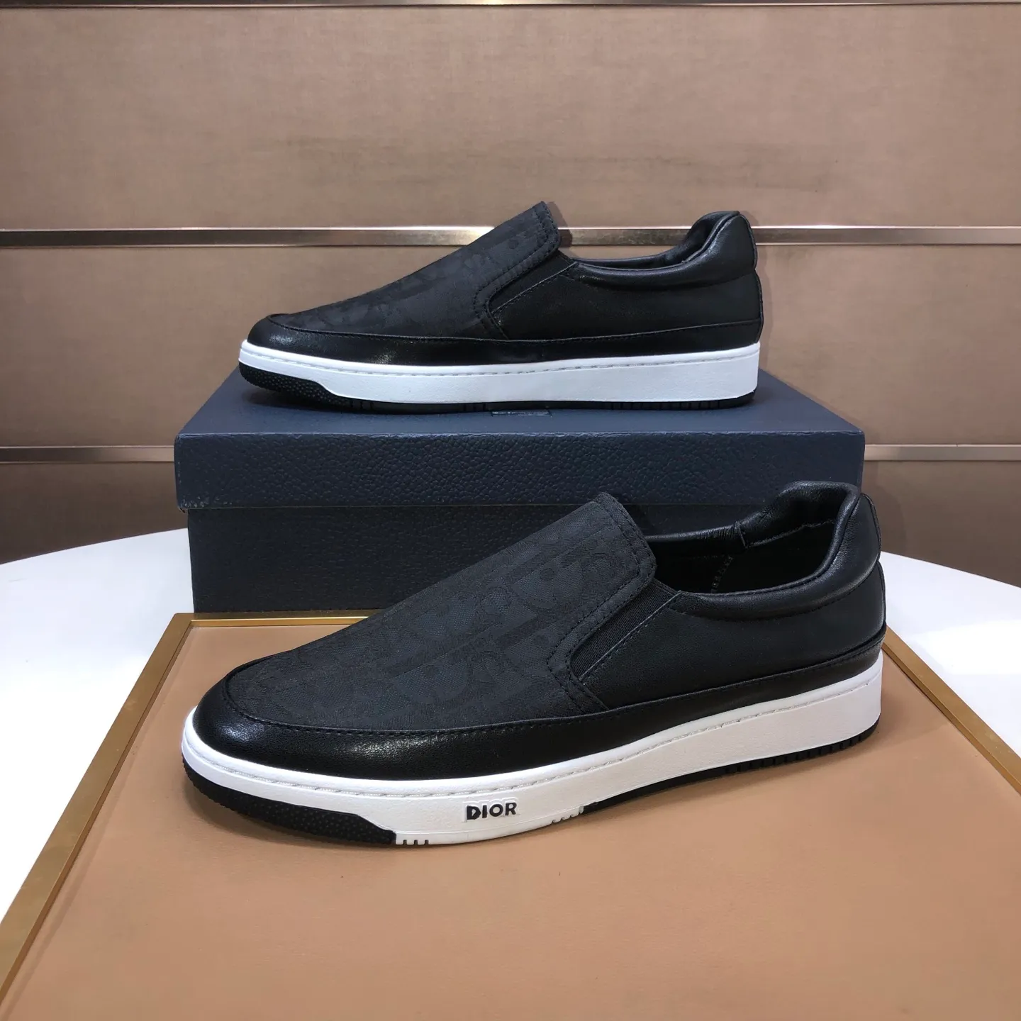 Men's shoes💰420💰【Dior】Official website global debut 🔝The latest masterpiece of high-end men's shoes brand: original special cloth fabric imported from Italy + imported sheepskin lining🔥Original toe-cap rubber outsole Soft and comfortable, making walking more convenient and comfortable! Size: 38-44 (45 can be customized)